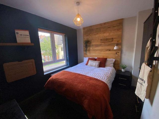 6 bedroom semi detached house to rent