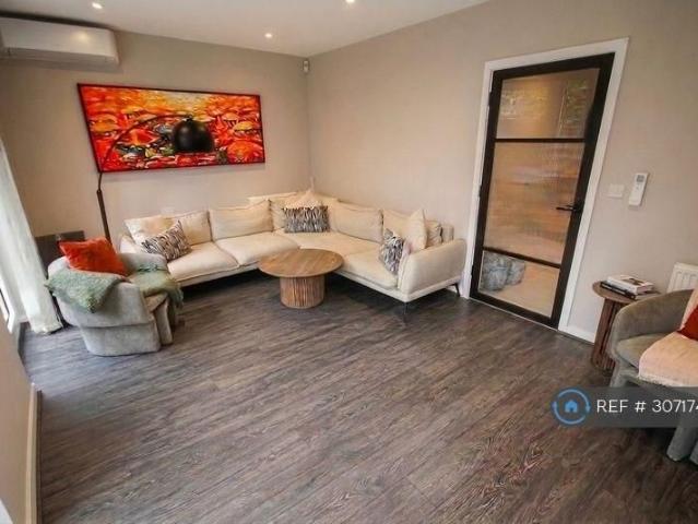 6 bedroom semi detached house to rent