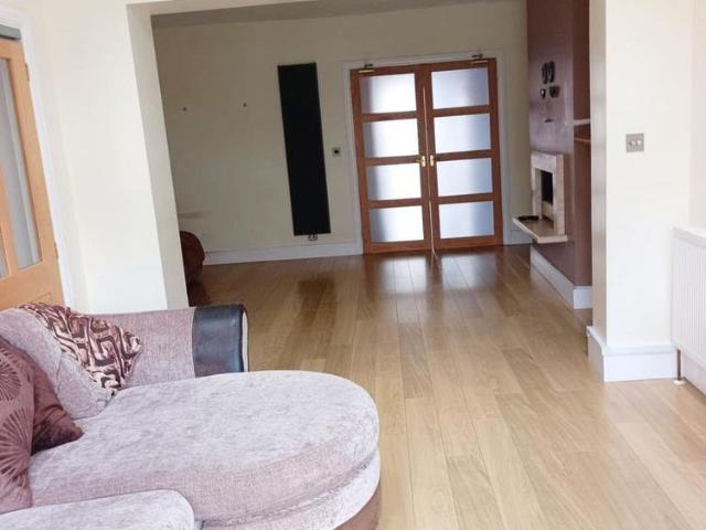 6 bedroom semi detached house to rent