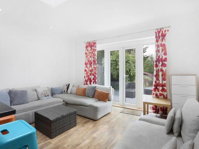6 bedroom semi detached house to rent