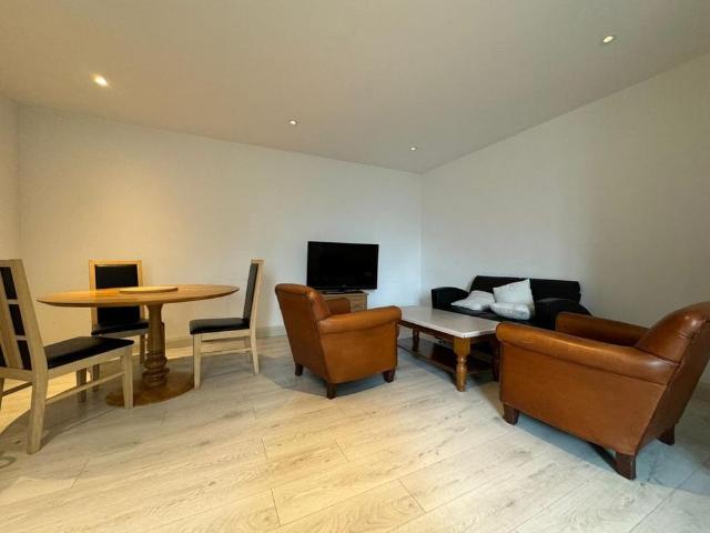 6 bedroom semi detached house to rent