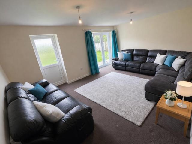 6 bedroom semi detached house to rent