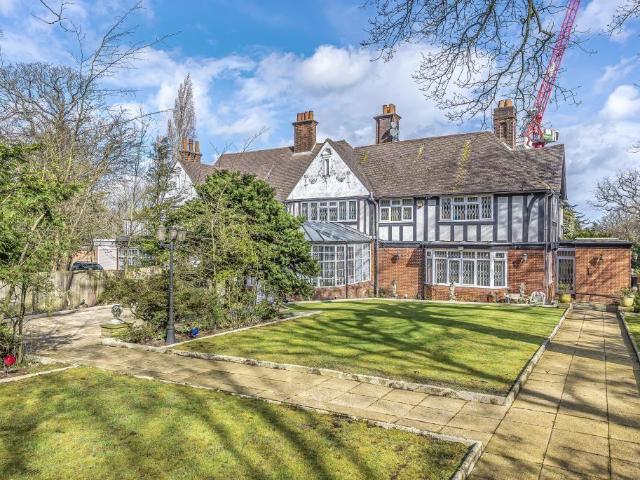6 bedroom semi detached house for sale