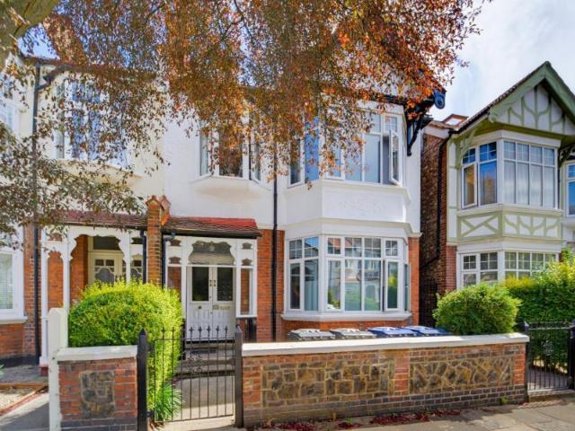 6 bedroom semi detached house for sale