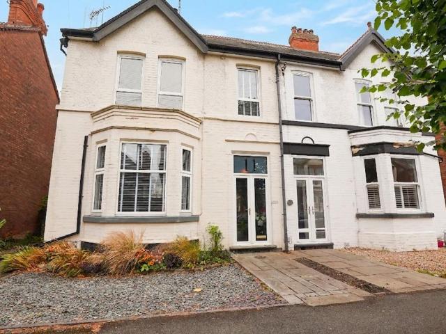 6 bedroom semi detached house for sale