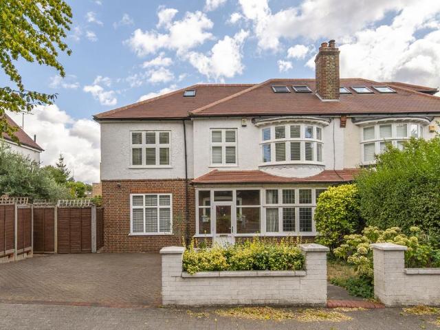 6 bedroom semi detached house for sale