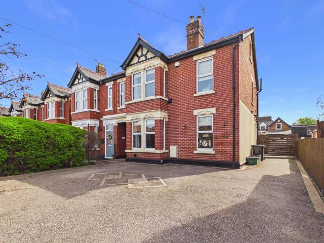 6 bedroom semi detached house for sale