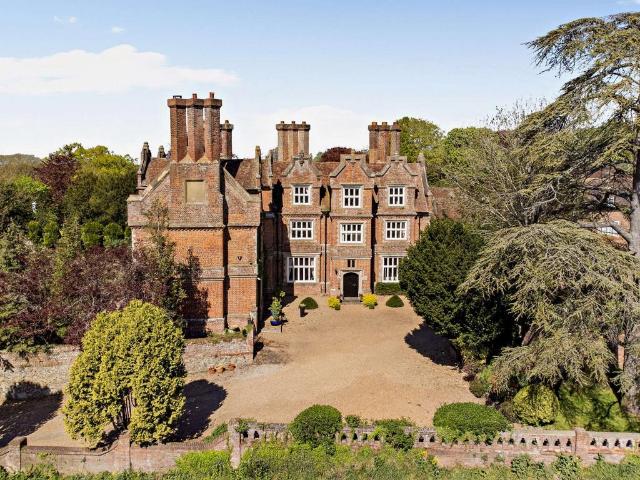 6 bedroom house for sale