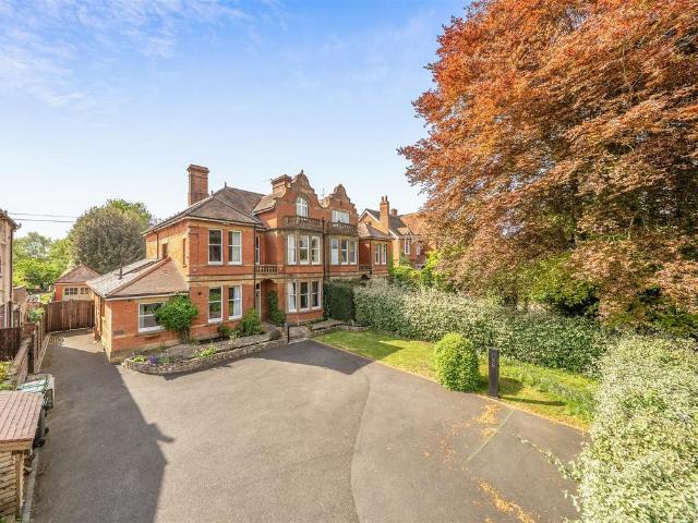 6 bedroom semi detached house for sale