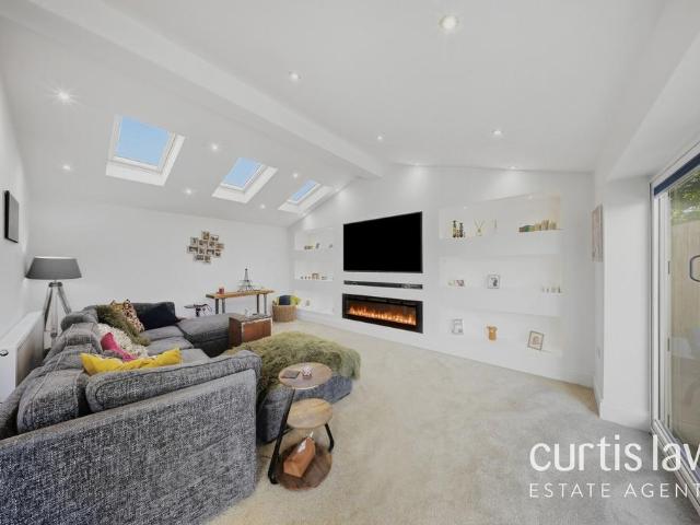 6 bedroom semi detached house for sale