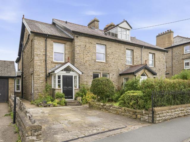 6 bedroom semi detached house for sale