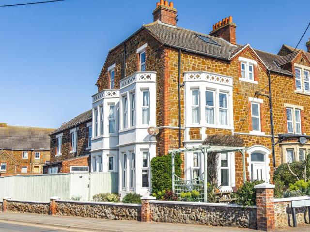 6 bedroom semi detached house for sale
