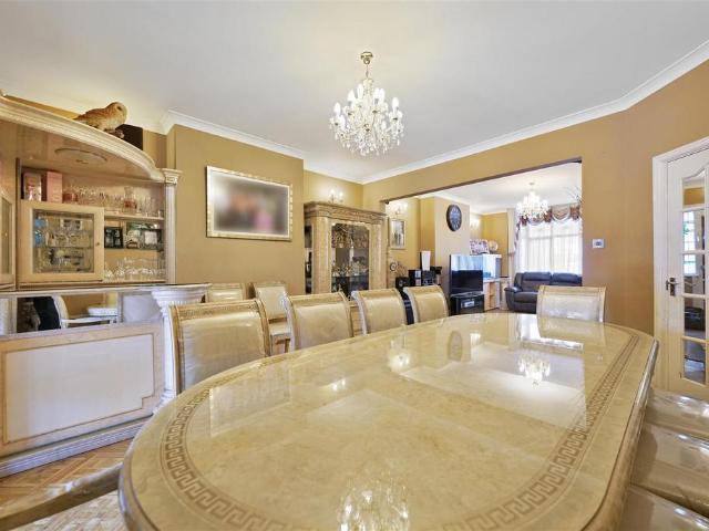 6 bedroom semi detached house for sale