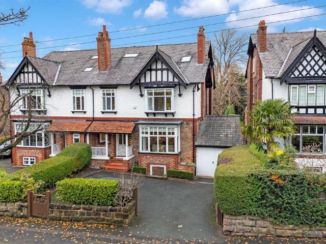 6 bedroom semi detached house for sale