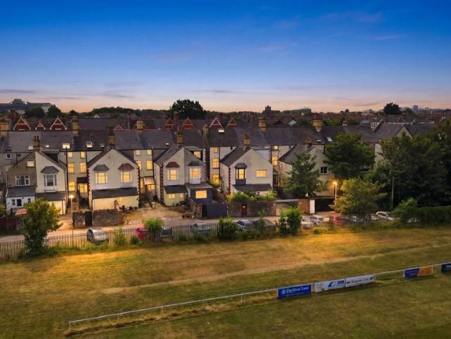 6 bedroom semi detached house for sale