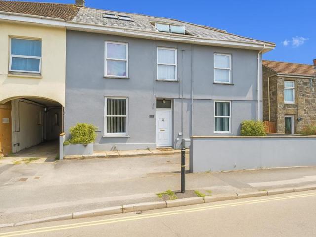 6 bedroom semi detached house for sale