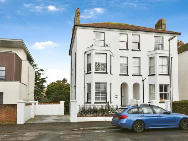 6 bedroom semi detached house for sale