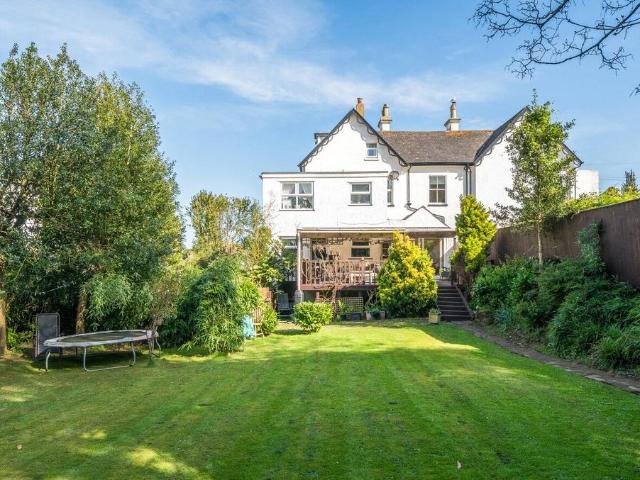 6 bedroom semi detached house for sale