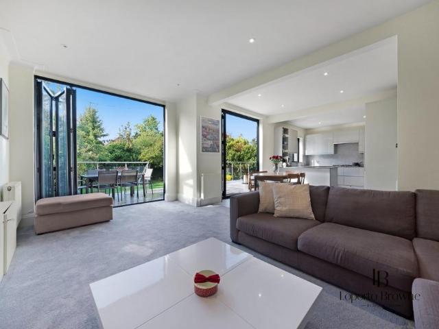 6 bedroom semi detached house for sale