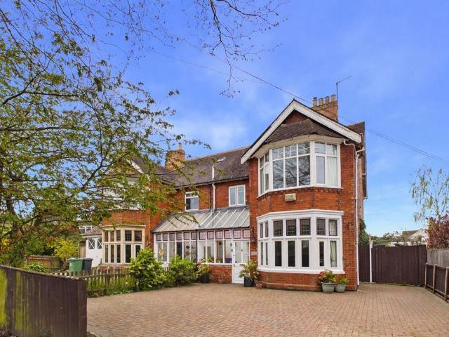 6 bedroom semi detached house for sale