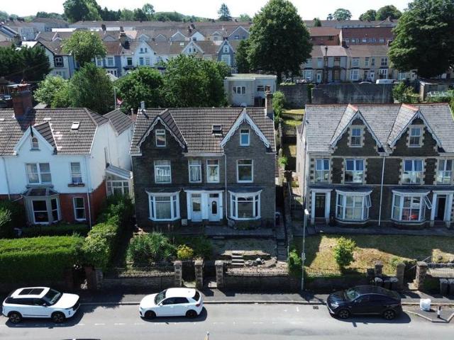 6 bedroom semi detached house for sale