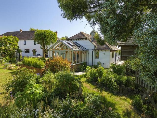 6 bedroom semi detached house for sale