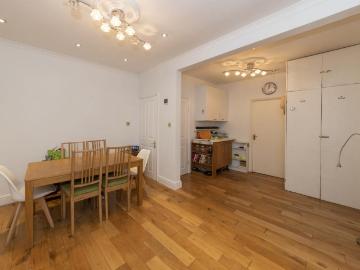 6 bedroom semi detached house for sale
