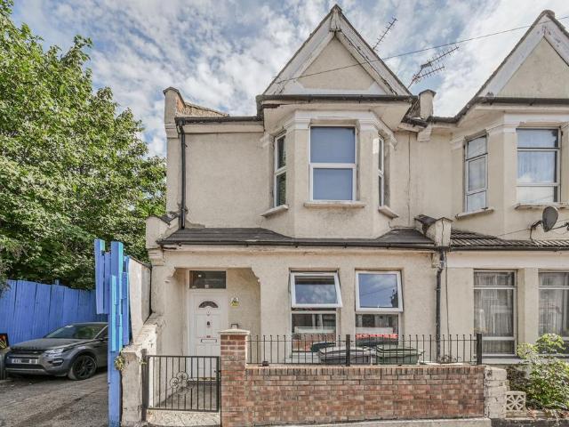 6 bedroom semi detached house for sale