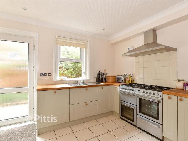 6 bedroom semi detached house for sale