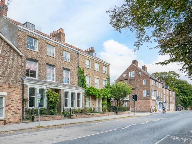 6 bedroom semi detached house for sale