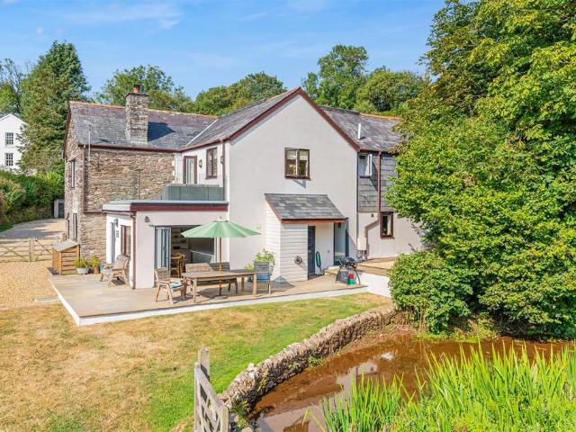 6 bedroom semi detached house for sale