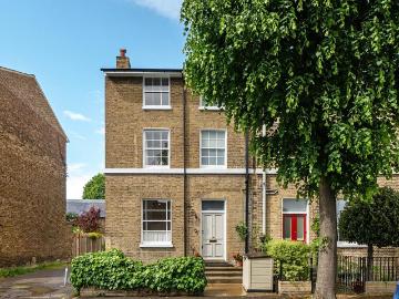 5 bedroom semi detached house for sale