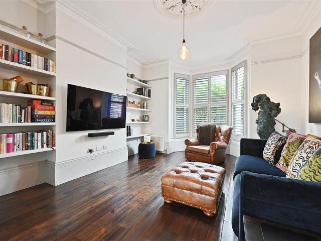 6 bedroom semi detached house for sale