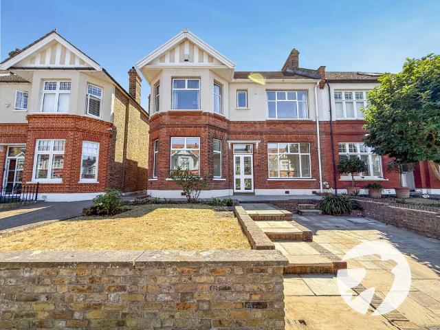 6 bedroom semi detached house for sale