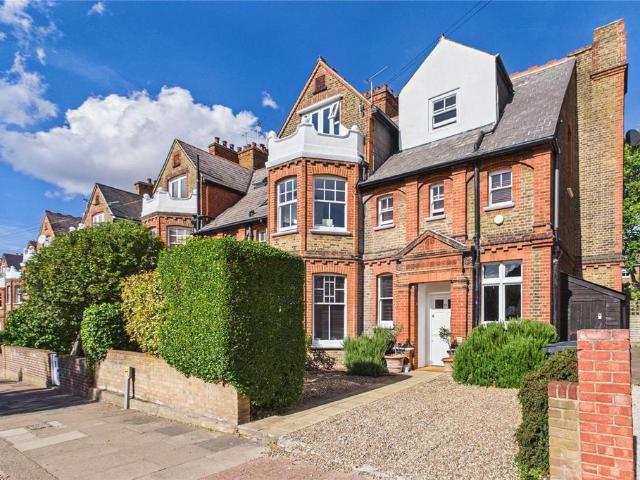 6 bedroom semi detached house for sale