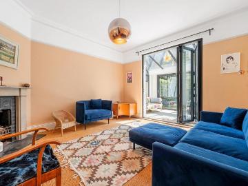 6 bedroom semi detached house for sale