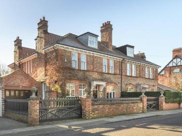 6 bedroom semi detached house for sale