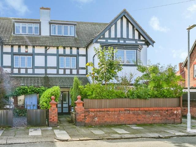6 bedroom semi detached house for sale