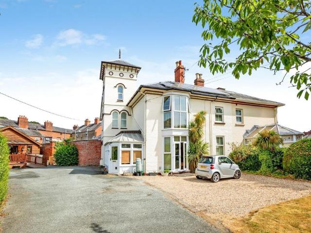 6 bedroom semi detached house for sale