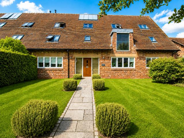 6 bedroom semi detached house for sale