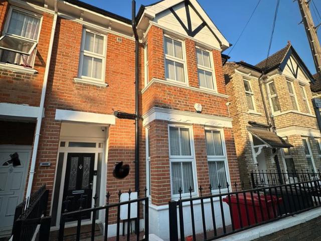 6 bedroom semi detached house for sale