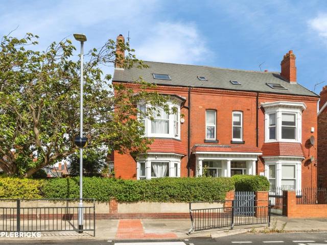 6 bedroom semi detached house for sale