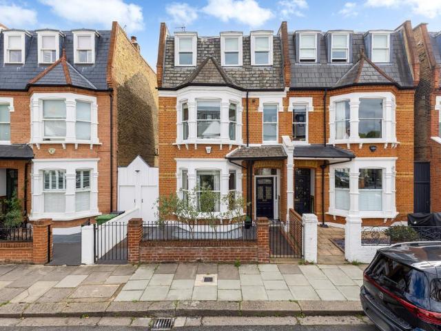 6 bedroom semi detached house for sale