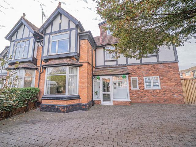 6 bedroom semi detached house for sale