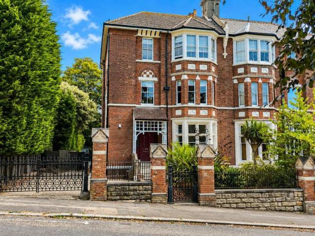 6 bedroom semi detached house for sale