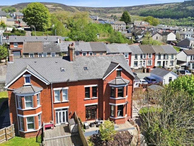 6 bedroom semi detached house for sale