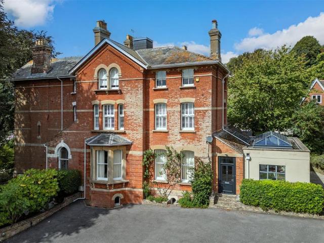 6 bedroom semi detached house for sale