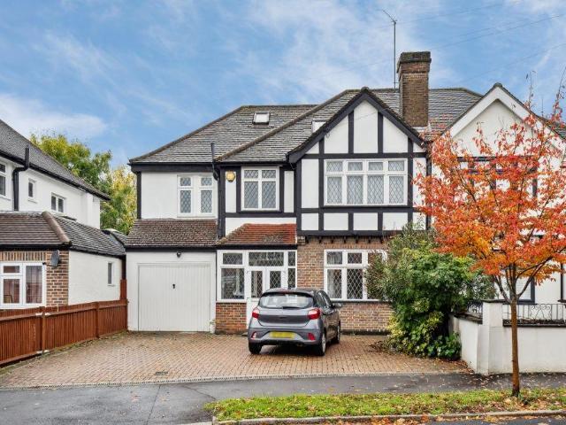 6 bedroom semi detached house for sale