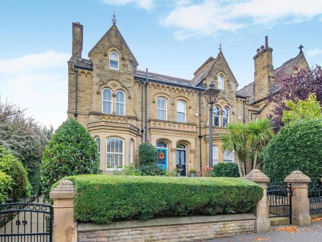 6 bedroom semi detached house for sale
