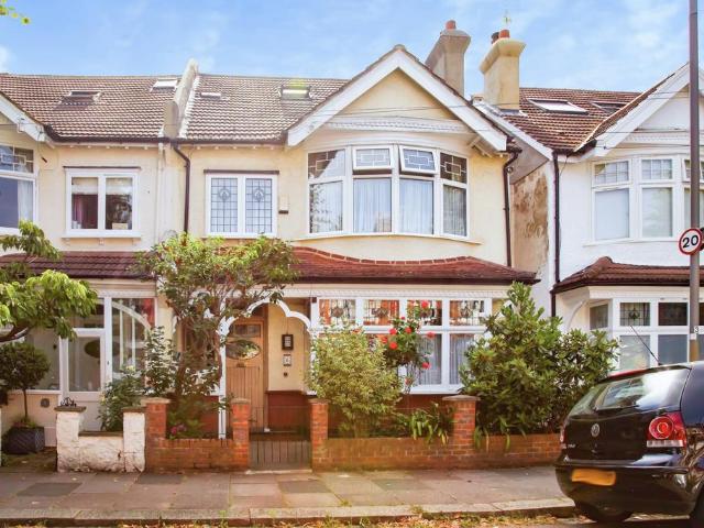 6 bedroom semi detached house for sale